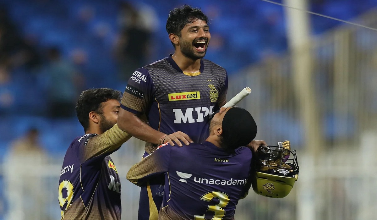 সহজ ম্যাচ কঠিন করে জিতে ফাইনালে সাকিবের কেকেআর