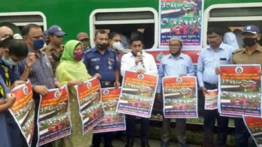 লালমনিরহাটে চলন্ত ট্রেনে পাথর নিক্ষেপ রোধে প্রচারণা