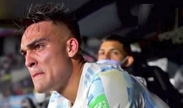 উরুগুয়ের বিপক্ষে ডাগআউটে কান্নার কারণ জানালেন মার্টিনেজ