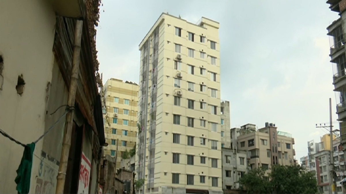 মুক্তিযোদ্ধার জমি দখল; অভিযোগ দশতলা ভবন নির্মাণ করেছেন পুলিশ পরিদর্শক