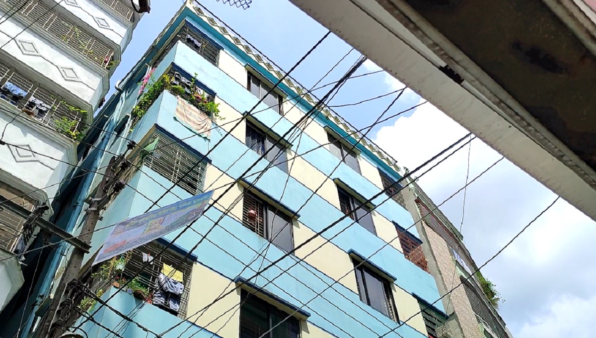 চুরি করতে ঢুকে বহুতল ভবন থেকে পড়ে চোরের মৃত্যু