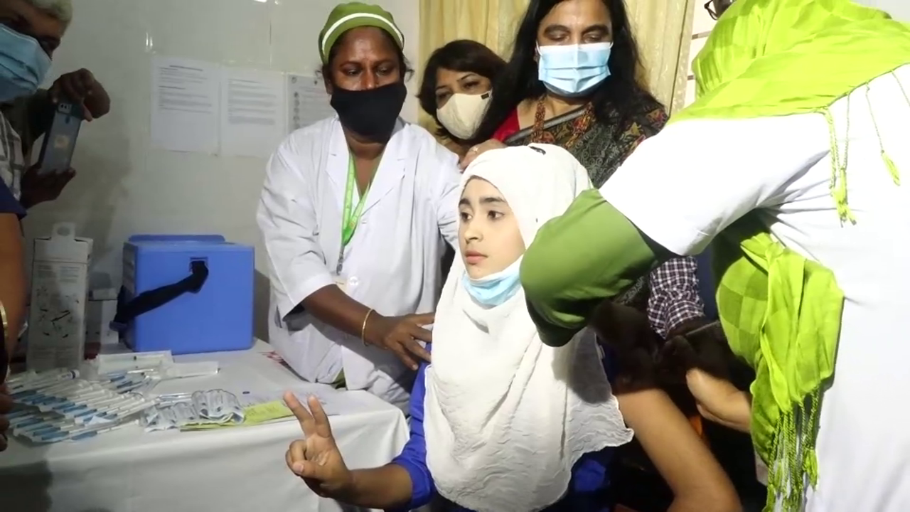 শুরু হলো শিক্ষার্থীদের করোনার পরীক্ষামূলক টিকাদান