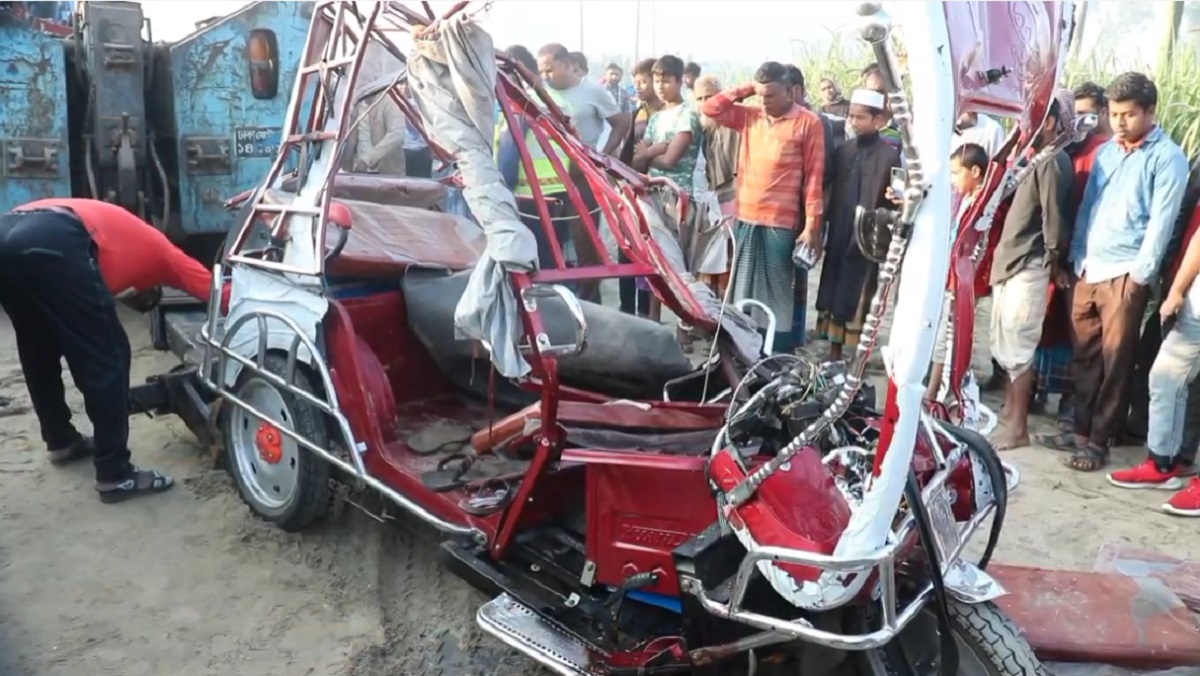 গাইবান্ধায় বাস-অটো মুখোমুখি সংঘর্ষে ৭ জন নিহত