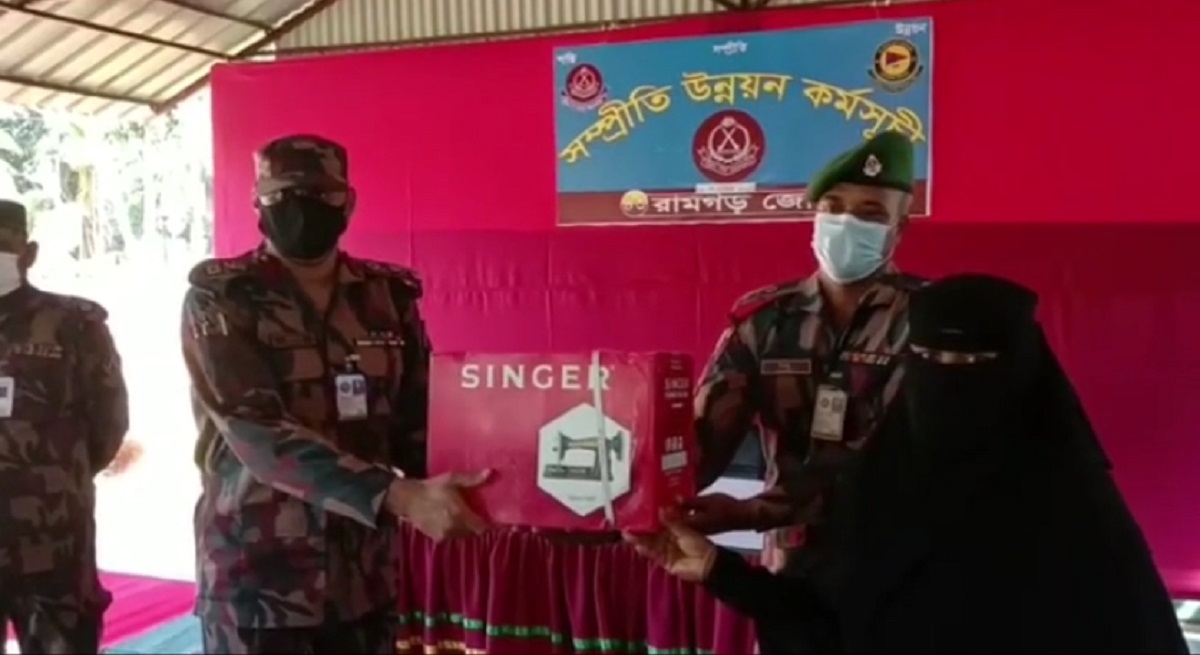 সীমান্তবর্তী অস্বচ্ছল পরিবারের পাশে বিজিবি