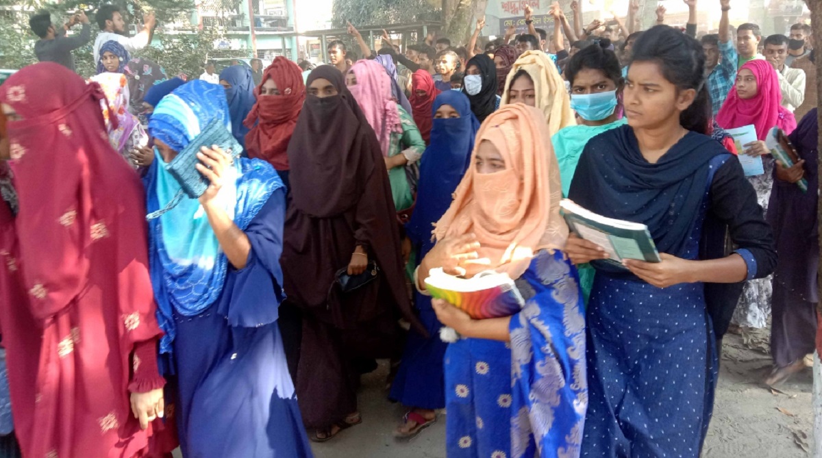 কুড়িগ্রামে অধ্যক্ষের অবহেলায় অনিশ্চয়তায় ৩৬ এইচএসসি পরীক্ষার্থীর ভবিষ্যৎ