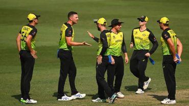 ৬ ওভারেই নেই ৫ উইকেট!