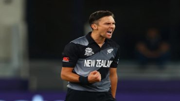 ফিরে গেছেন ফিঞ্চ, লড়ছেন ওয়ার্নার-মার্শ
