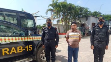 কক্সবাজারে স্বর্ণ ও লক্ষাধিক অর্থসহ কথিত হুন্ডি সম্রাট আটক
