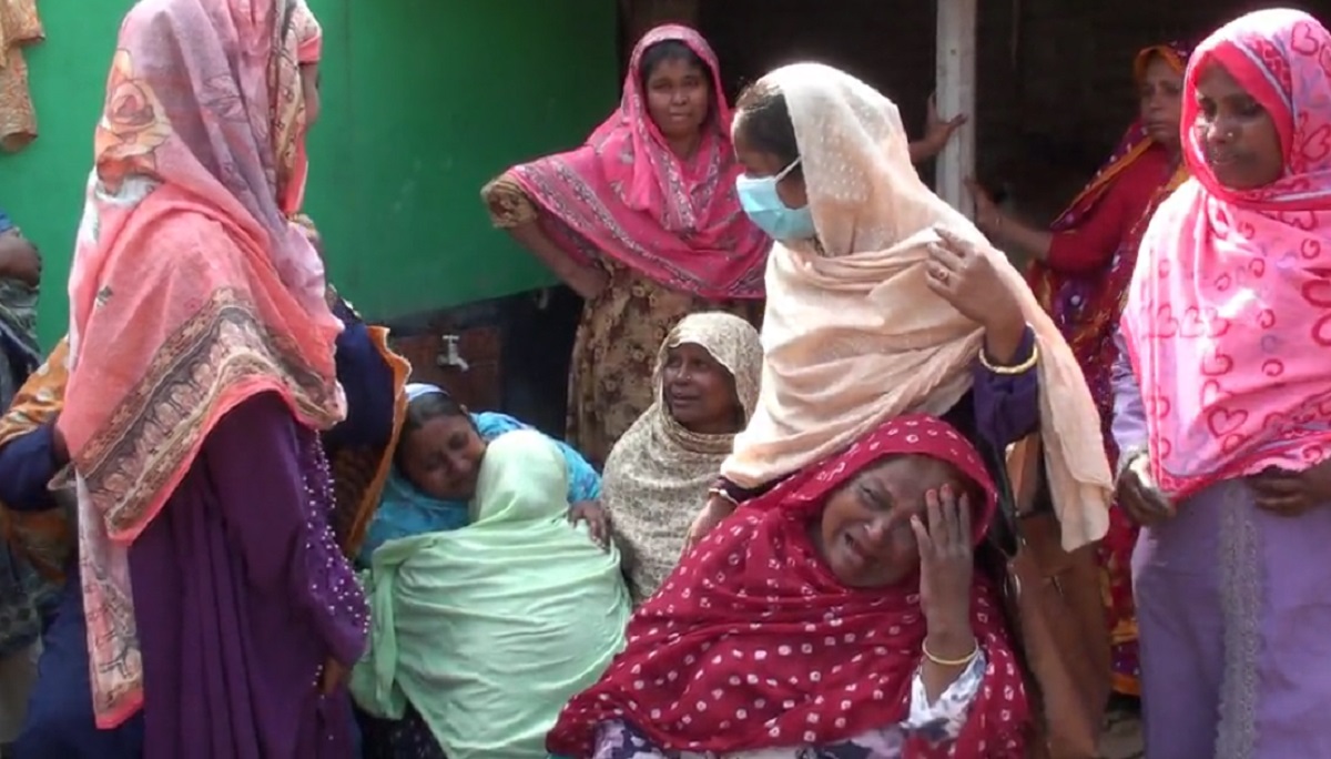দিনাজপুরে নিজ কক্ষ থেকে দম্পতির হাত-পা বাঁধা মরদেহ উদ্ধার