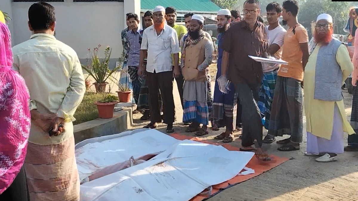 গাজীপুরে পিকআপ চাপায় নিহত ৩