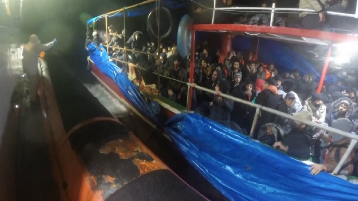 ইতালির উপকূল থেকে ২৪৪ অভিবাসনপ্রত্যাশী উদ্ধার