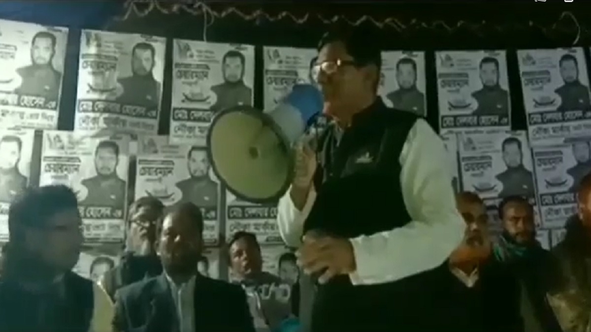 ‘আমরা নৌকার ভোটটি টেবিলে দেব আর মেম্বারদের ভোটটি গোপন কক্ষে দেব’