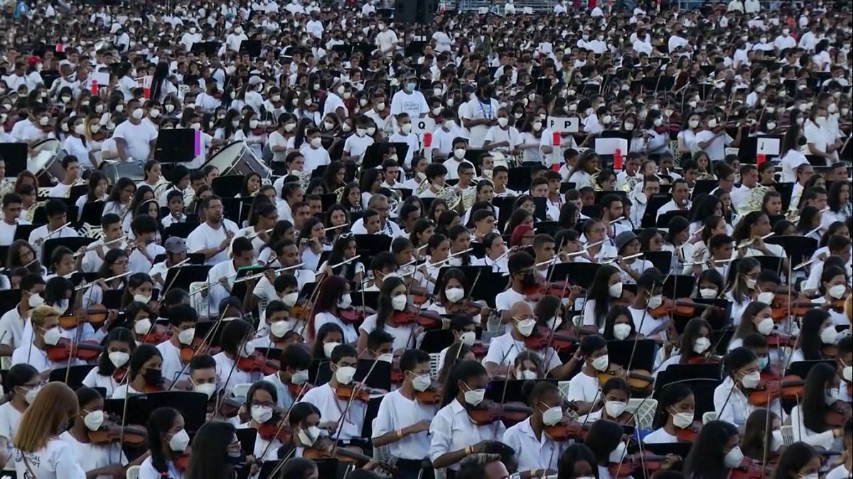 সবচেয়ে বড় অর্কেস্ট্রার সুর বাজিয়ে রেকর্ডের দ্বারপ্রান্তে ভেনেজুয়েলা