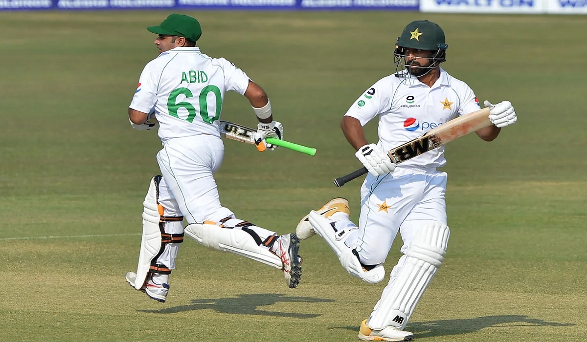 উদ্বোধনী জুটিতেই জয়ের পথে পাকিস্তান