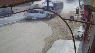 পেরুতে ভয়াবহ সড়ক দুর্ঘটনা (ভিডিও)