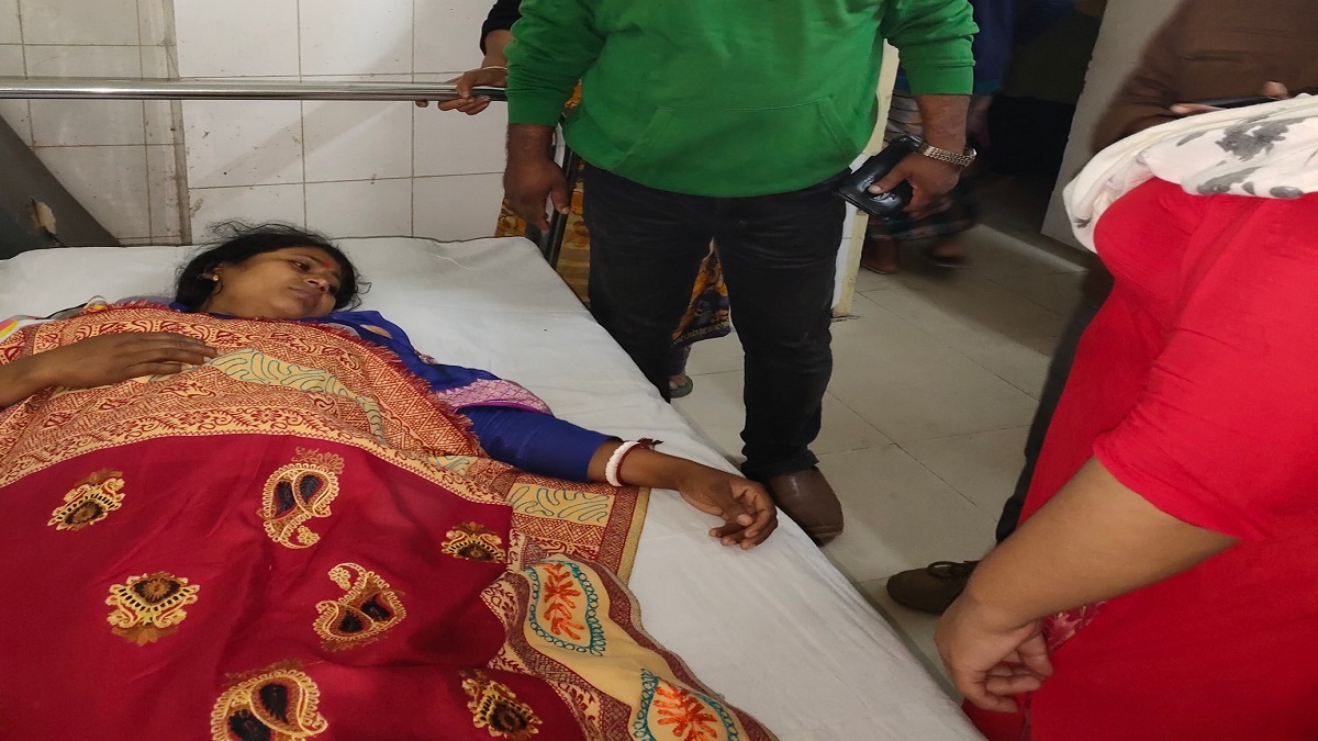 সাতক্ষীরায় নৌকার প্রার্থীকে লক্ষ্য করে বোমা হামলার অভিযোগ