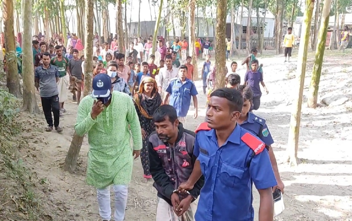 আত্মহত্যা করায় ছেলের লাশ সেপটিক ট্যাংকে ফেললো বাবা, মরদেহ উদ্ধার চারদিন পর