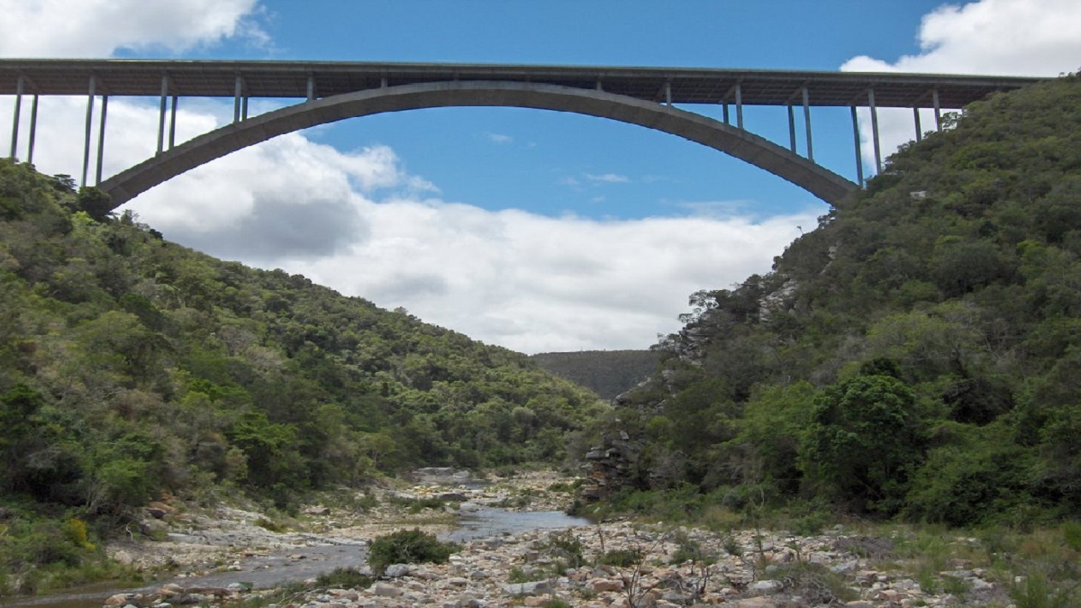 মৃত্যু ফাঁদের অপর নাম ‘সুইসাইড ব্রিজ’