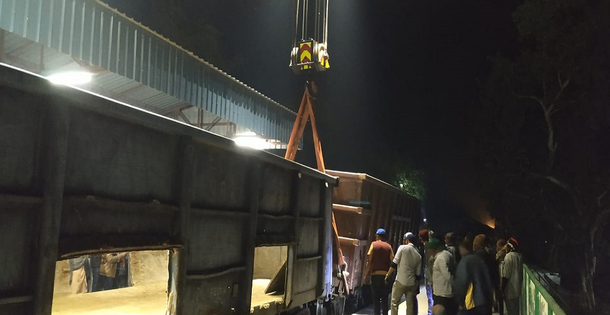 পাবনায় ৬ ঘণ্টা পর স্বাভাবিক হলো ট্রেন যোগাযোগ, তদন্ত কমিটি গঠন