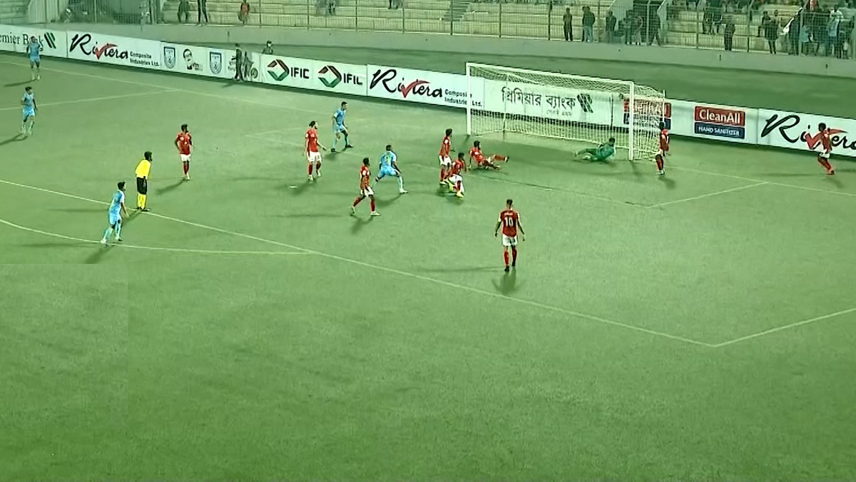 বসুন্ধরাকে হারিয়ে ৩১ বছর পর স্বাধীনতা কাপের শিরোপা আবাহনীর