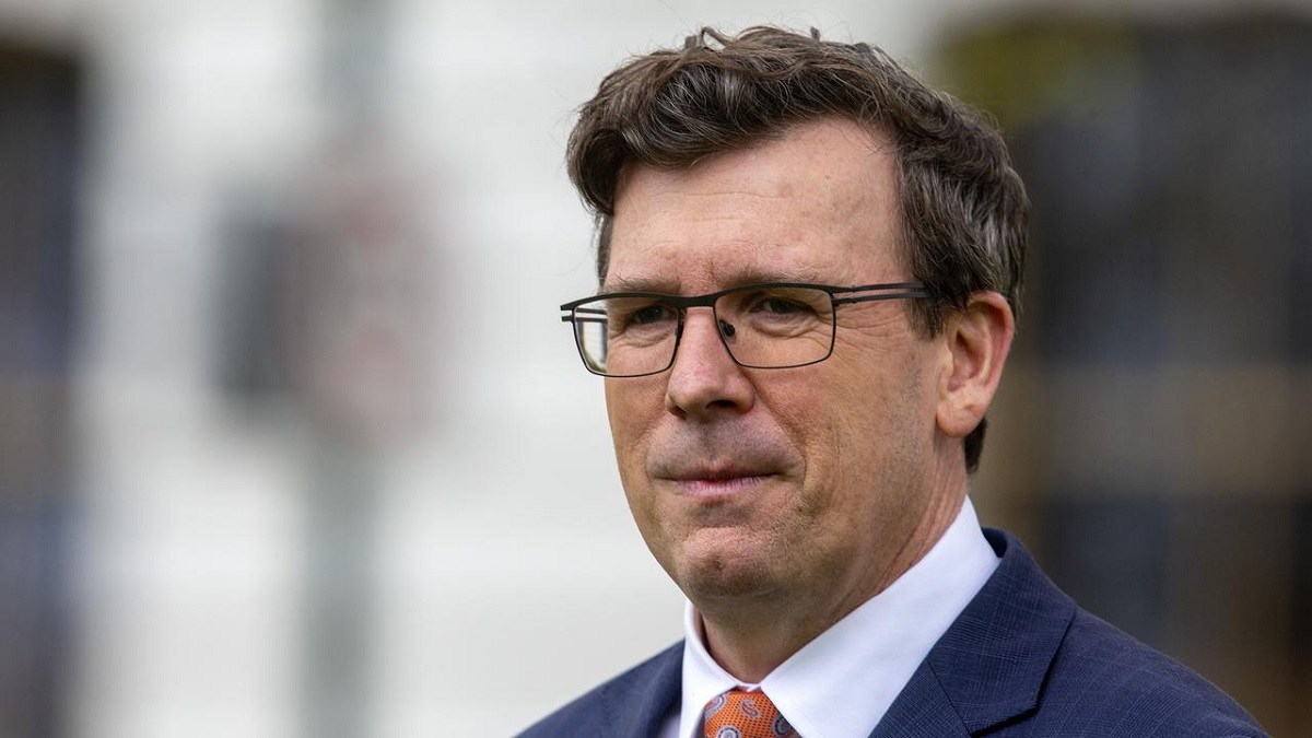 পরকীয়া ও নিপীড়নের অভিযোগে পদত্যাগ করলেন অস্ট্রেলিয়ার শিক্ষামন্ত্রী