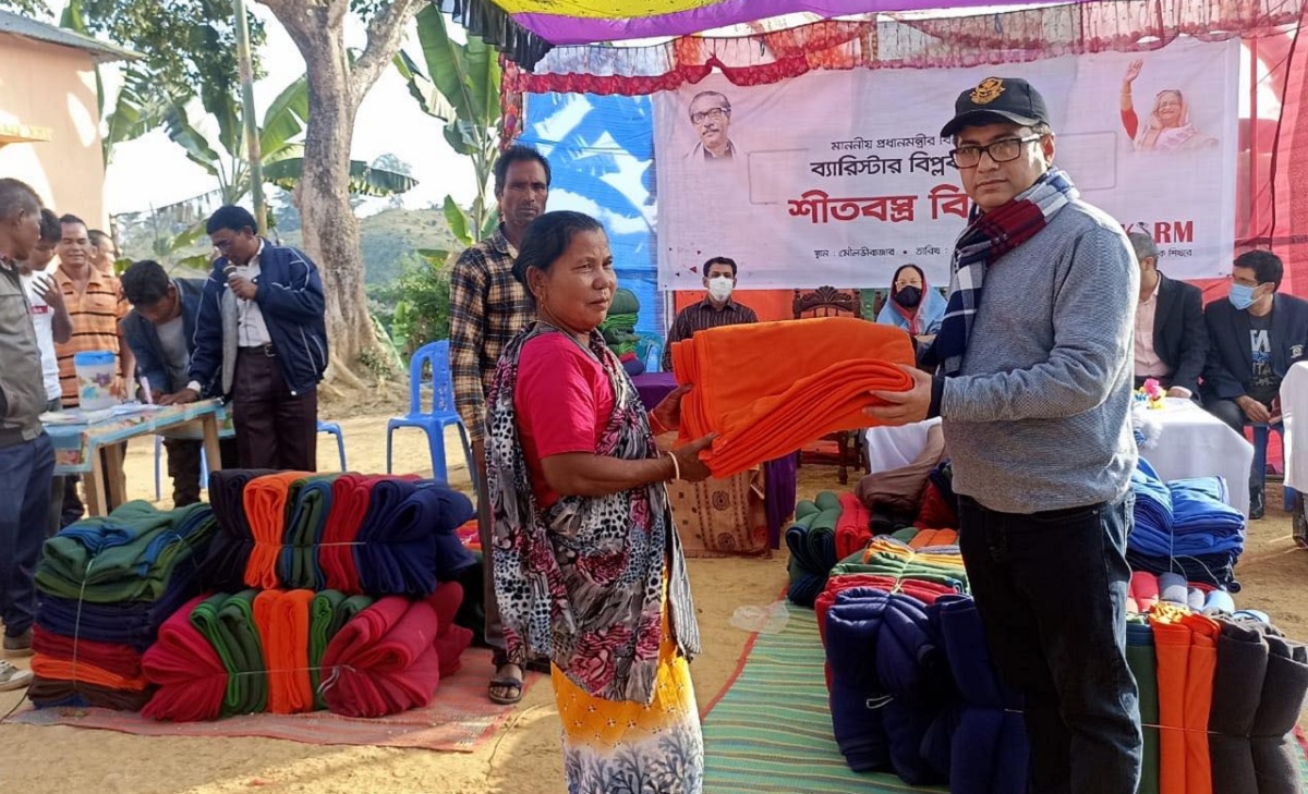 ব্যারিস্টার বিপ্লব বড়ুয়ার শীতবস্ত্র বিতরণ