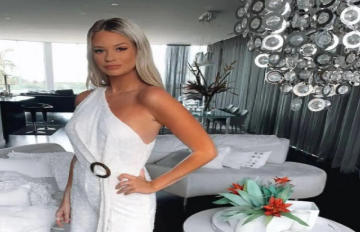 নিজের পোশাক ভাড়া দিয়ে কিনলেন সাড়ে ৩ কোটির বাড়ি!