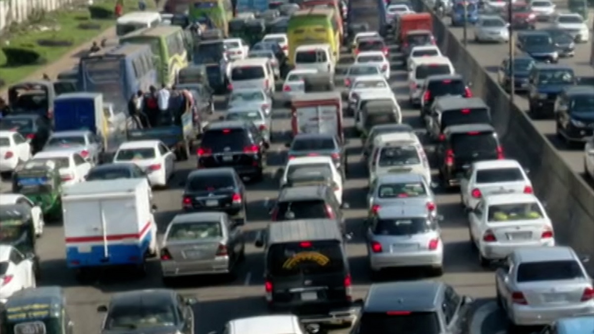 বিমানবন্দর সড়কে তীব্র যানজট, নাকাল যাত্রীরা