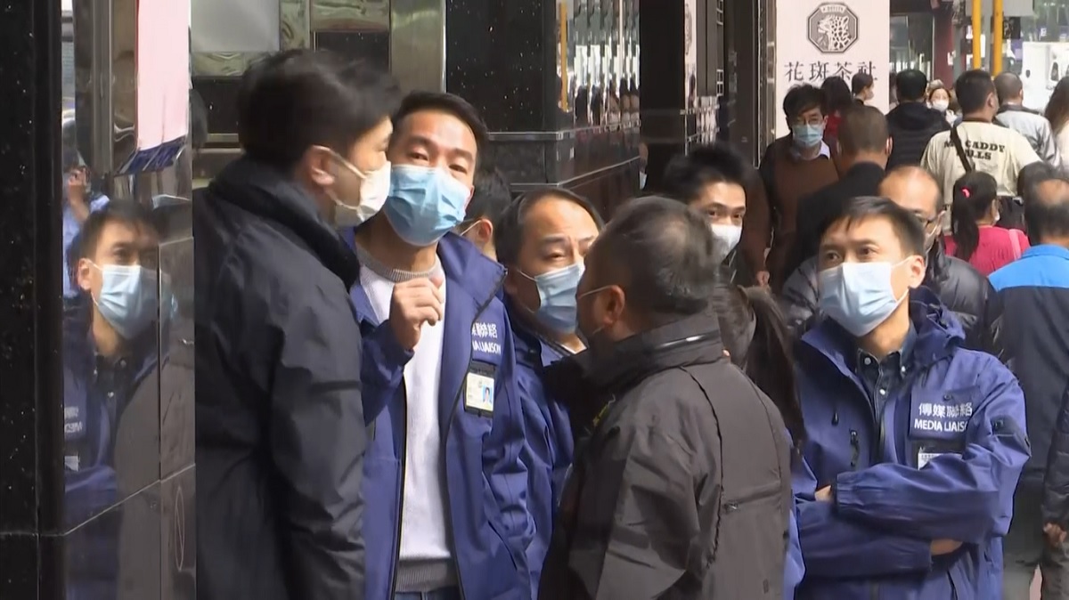 হংকংয়ে ‘স্ট্যান্ড নিউজে’র ৬ কর্মী গ্রেফতার