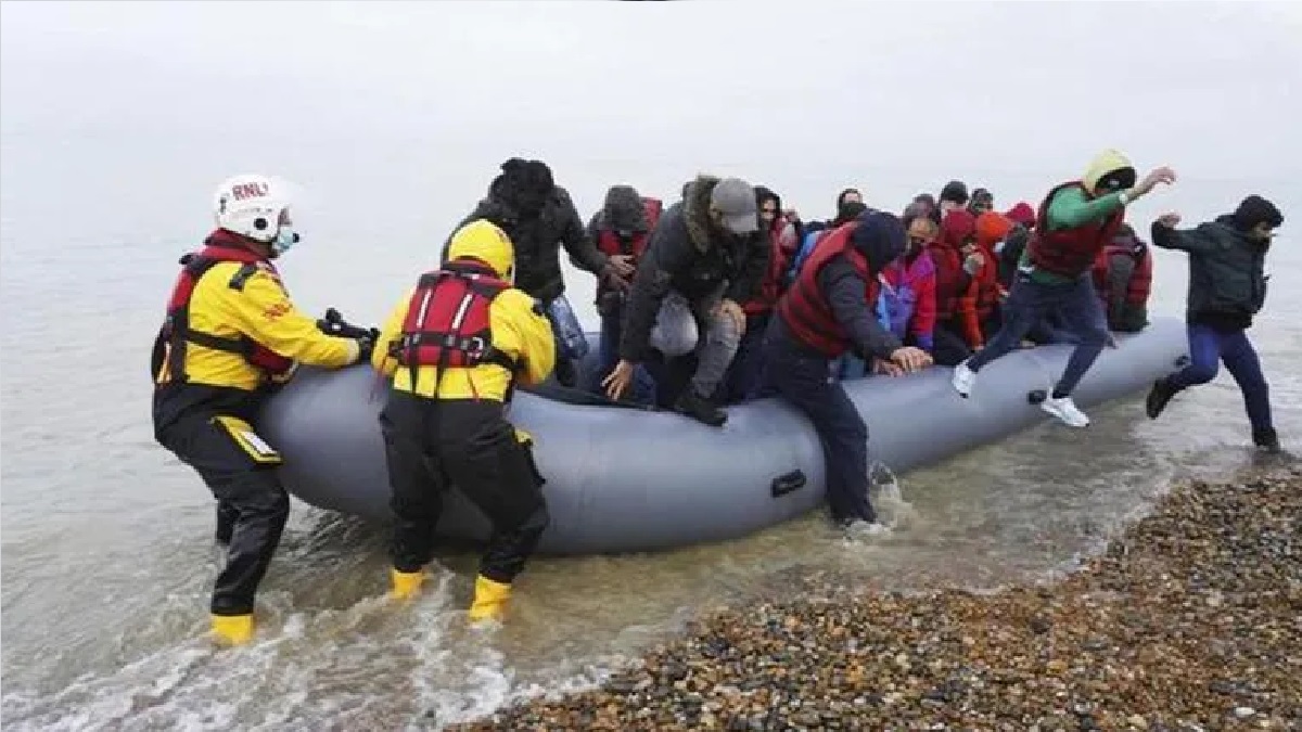 দুদিনে যুক্তরাজ্যে ঢুকেছে ৯ শতাধিক অভিবাসন প্রত্যাশী