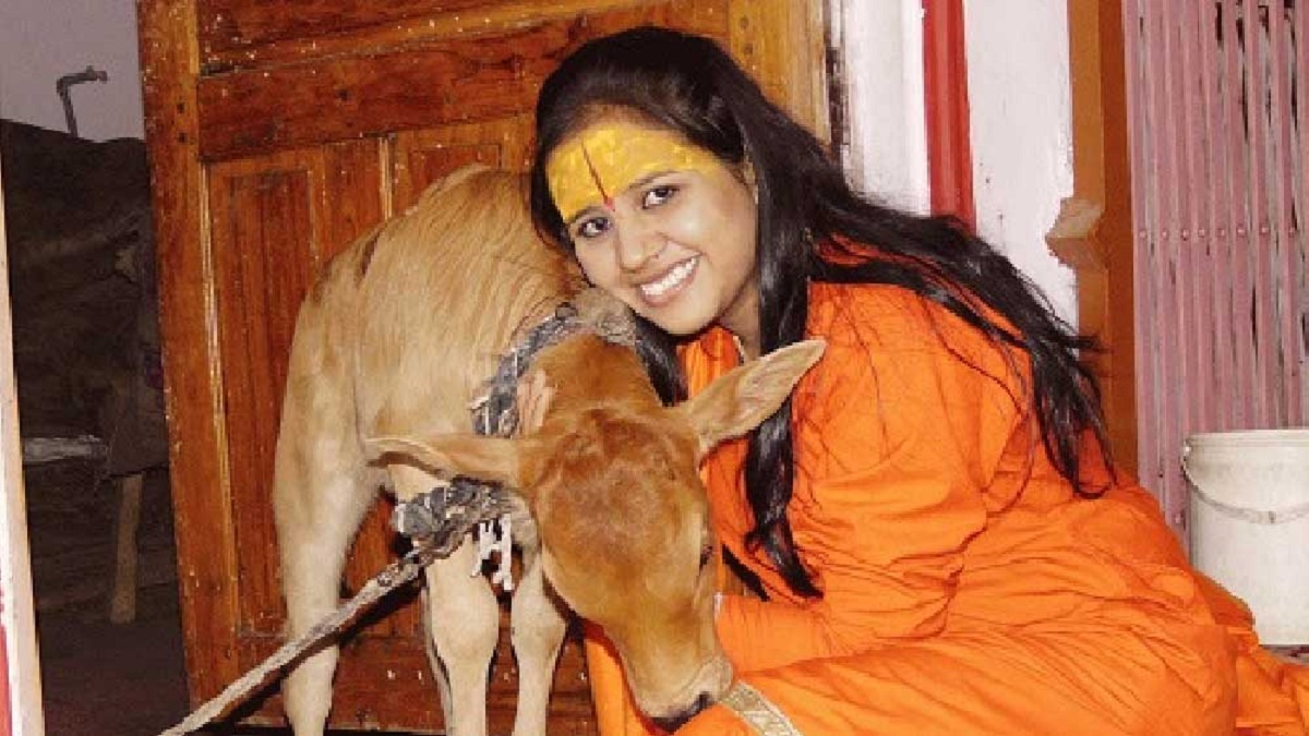 গরু জবাই রুখতে ফোনের খরচ বাঁচিয়ে তলোয়ার কিনুন: ভারতের নেত্রী