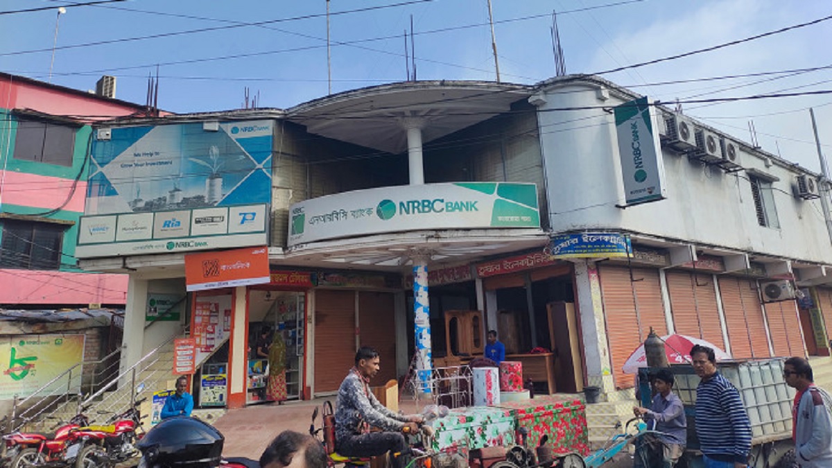 আবেদন ছাড়াই ৯০ লাখ টাকার ঋণ!  ম্যানেজারসহ ৫ জনের নামে মামলা