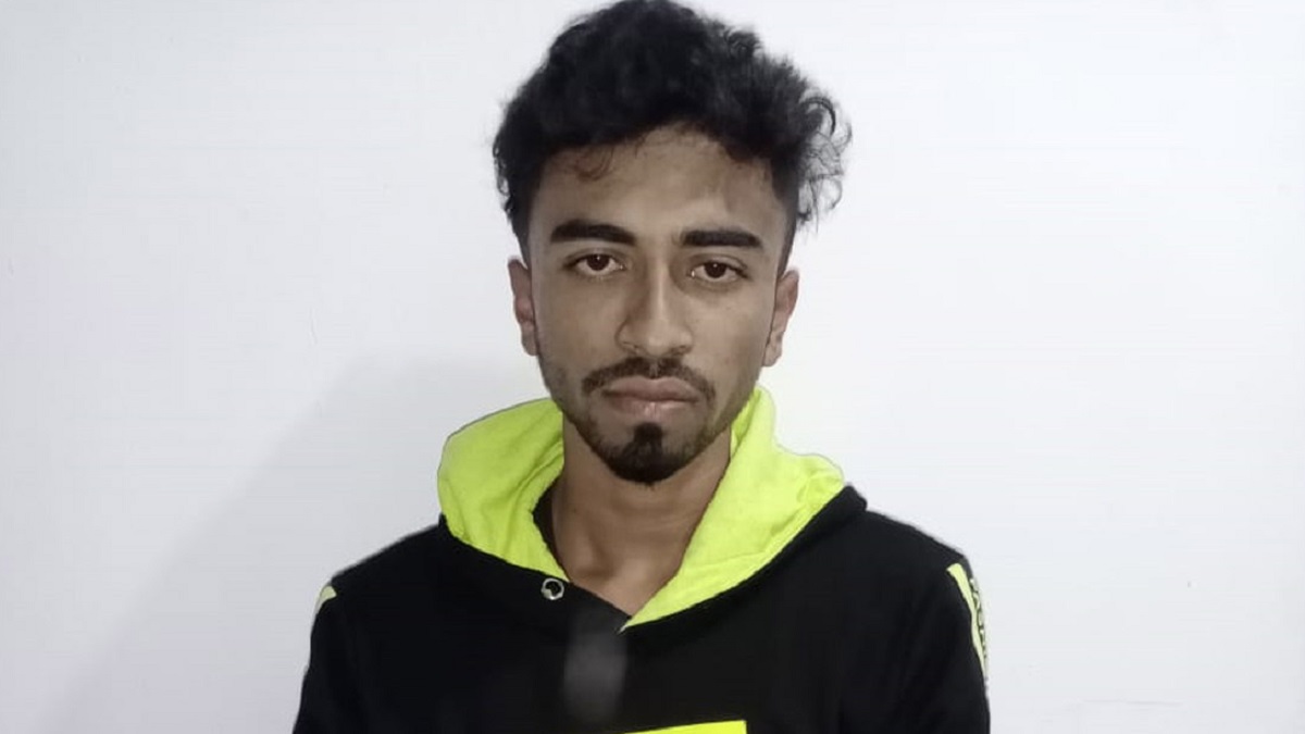 জবি শিক্ষার্থীকে চাপা দেয়া পিকআপ চালক আটক