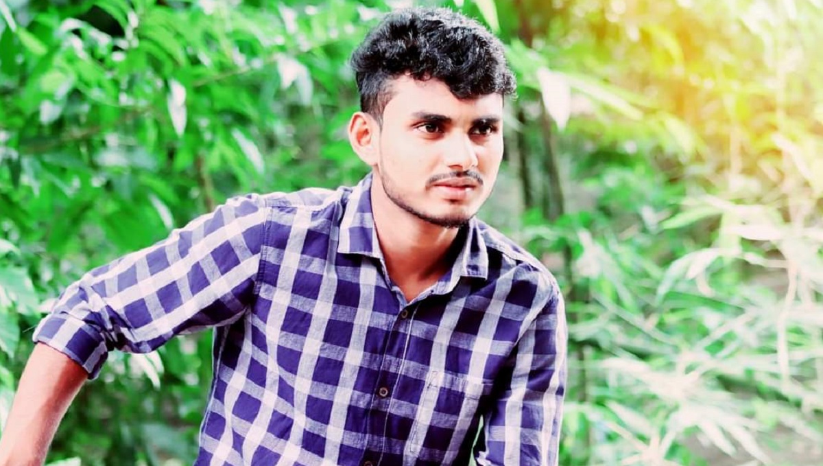 নরসিংদীতে ট্রাক থেকে ফেলে এইচএসসি পরীক্ষার্থীকে হত্যার অভিযোগ; শিক্ষার্থীদের মাননবন্ধন