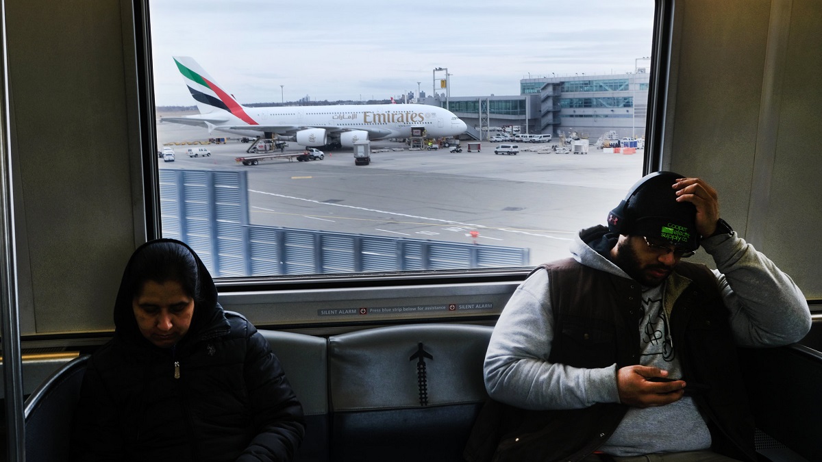 বিশ্বব্যাপী ওমিক্রন আতঙ্কে আরও ৩ হাজার ফ্লাইট বাতিল