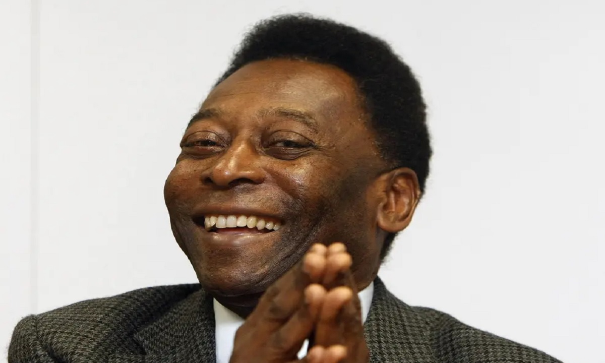 হাসপাতাল থেকে বাড়ি ফিরেছেন পেলে