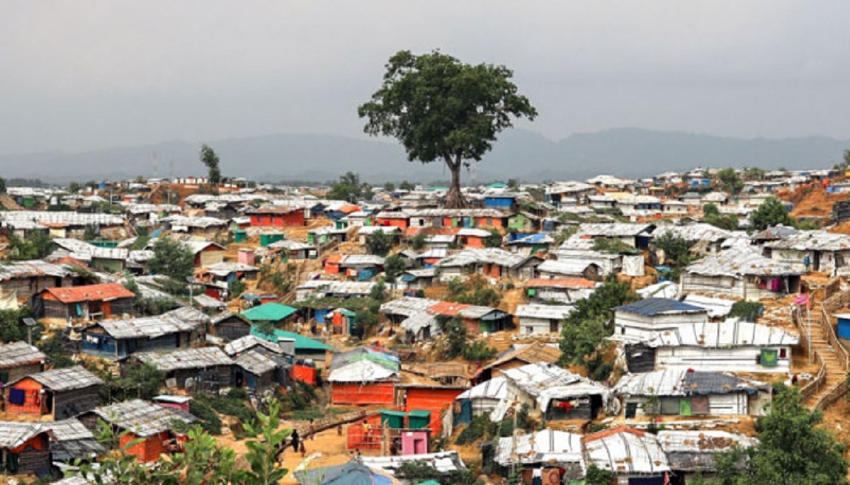 রোহিঙ্গাদের কারণে টেকনাফে স্থানীয় জীবনমান মারাত্মক হুমকির মুখে
