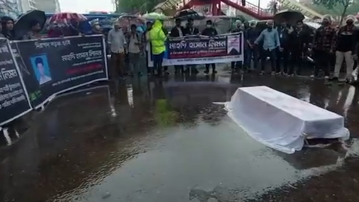 মিরপুরে শিক্ষার্থীদের কফিন মিছিল