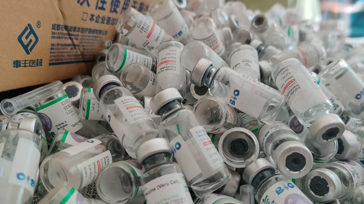 উধাও করোনা টিকার ৩শ সিরিঞ্জ, গা ঢাকা দিলেন উপজেলা স্বাস্থ্য কর্মকর্তা