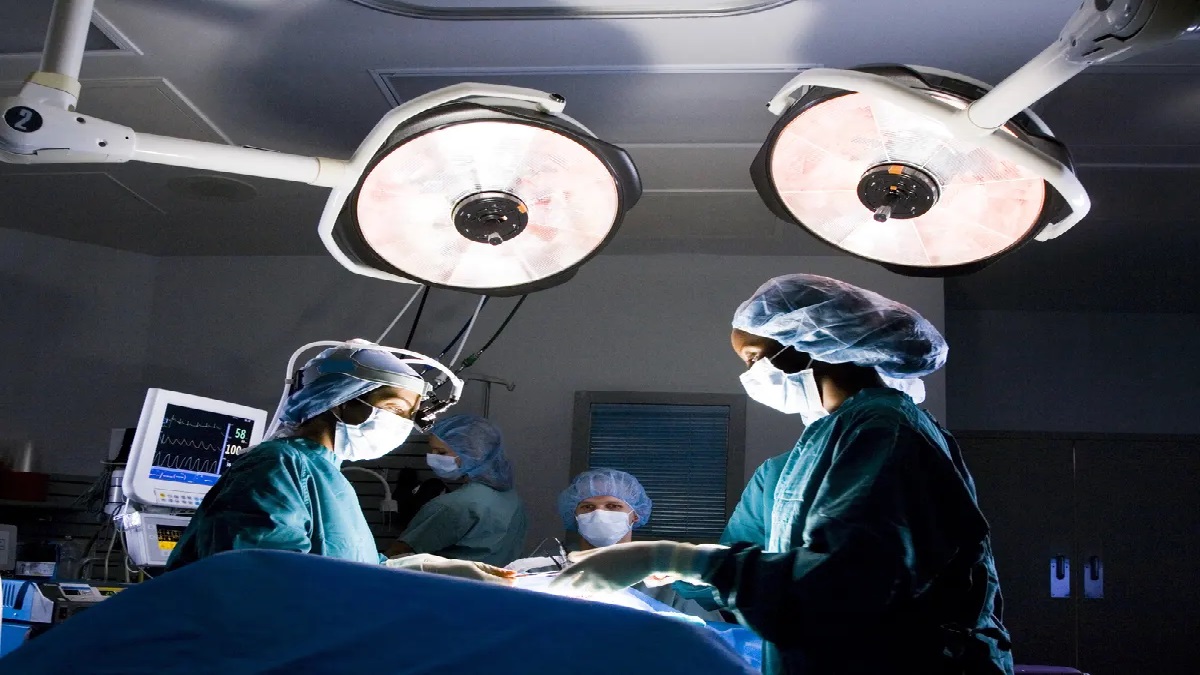 সমস্যা বাম পায়ে, ডাক্তার কেটে ফেললেন ডান পা