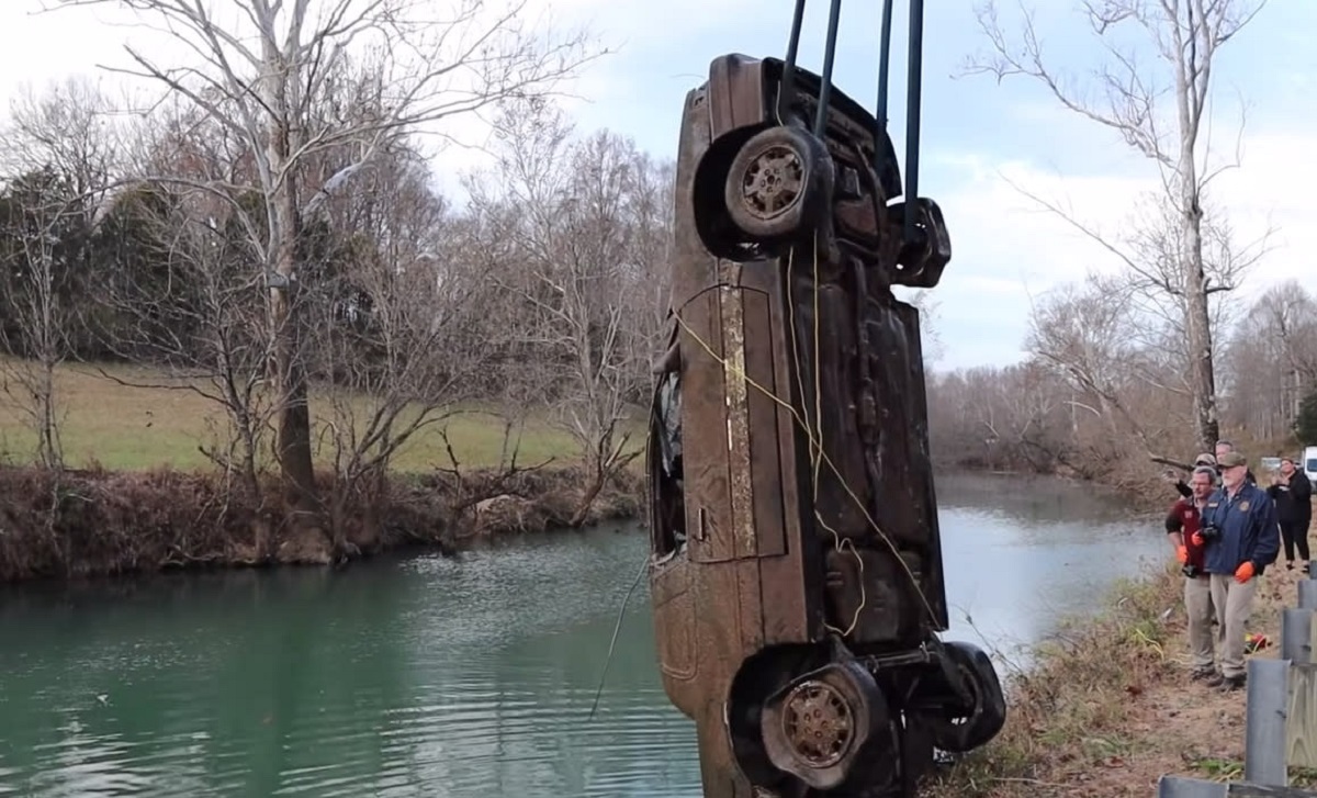 ২১ বছরের রহস্যের সমাধান করলেন ইউটিউবার