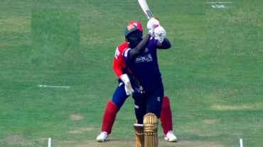 সাকিবদের বোলিংয়ে ধুঁকছে চট্টগ্রাম