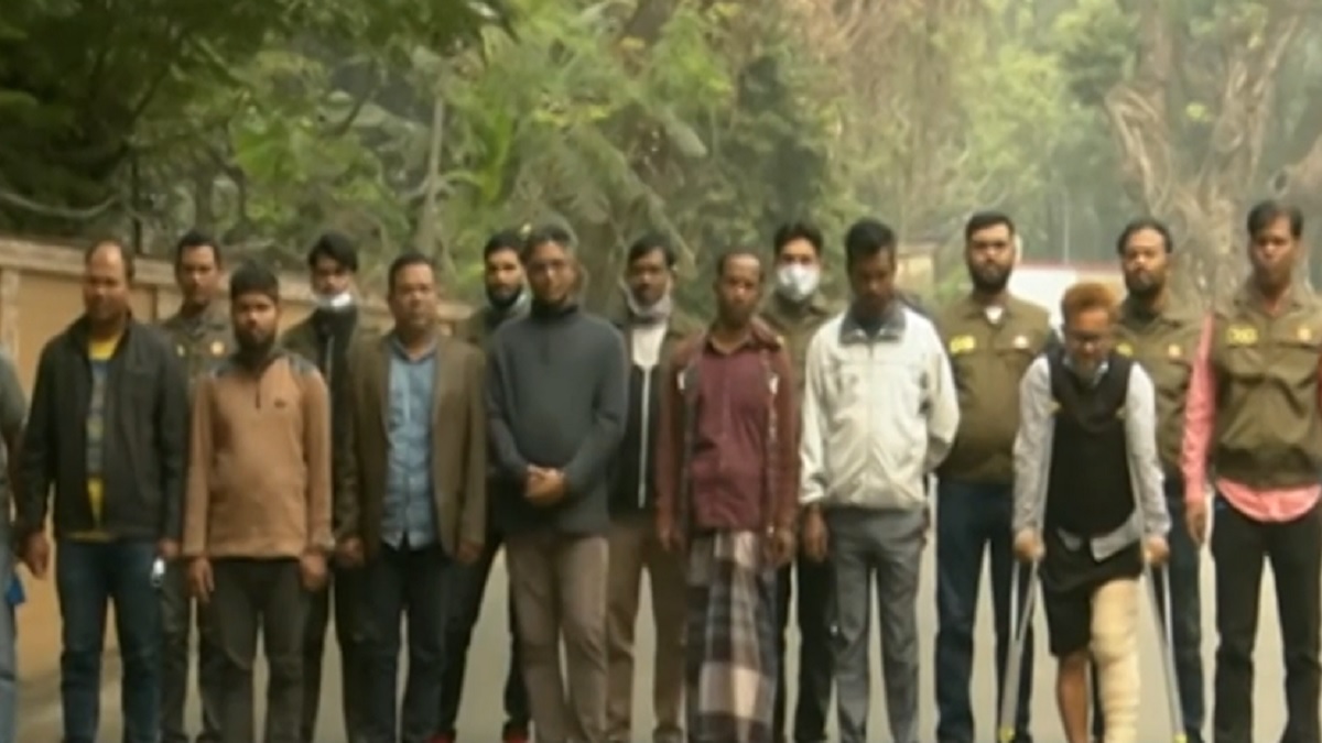 বাসে ডাকাতি: গ্রেফতার ৮