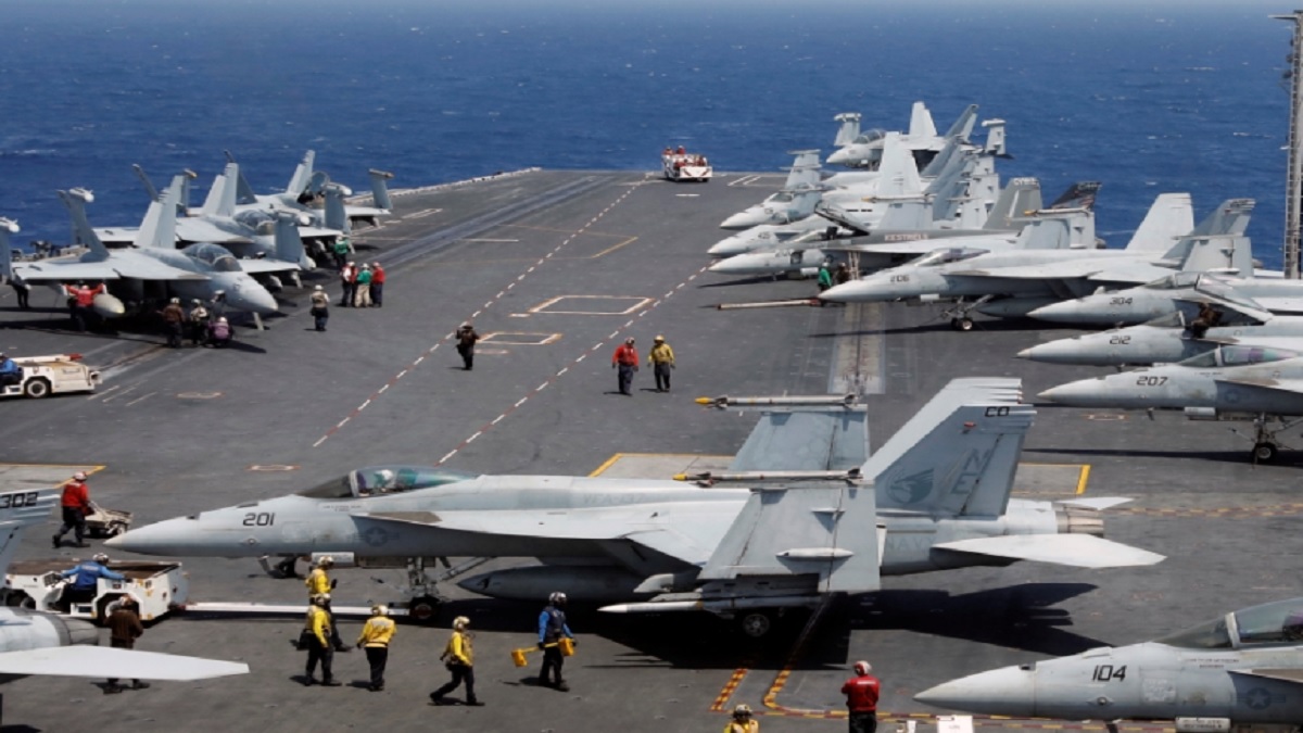 দক্ষিণ চীন সাগরে দুর্ঘটনার কবলে মার্কিন যুদ্ধবিমান, পাইলটসহ আহত ৭