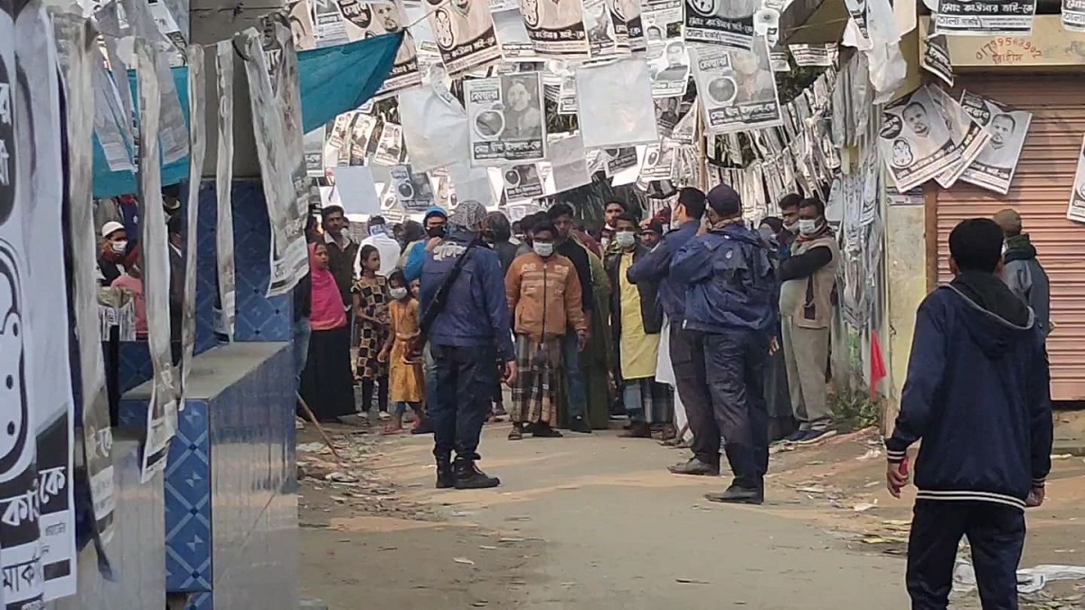 কসবায় ৪ প্রার্থীর এজেন্টকে ২৫ হাজার টাকা জরিমানা