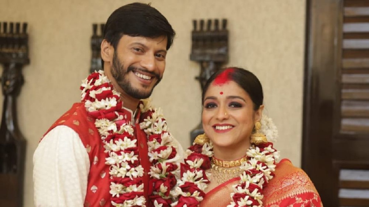 বিবাহবার্ষিকীতে ছুটি থাকবে, তারিখ দেখে বিয়ে করলেন এই নায়ক-নায়িকা