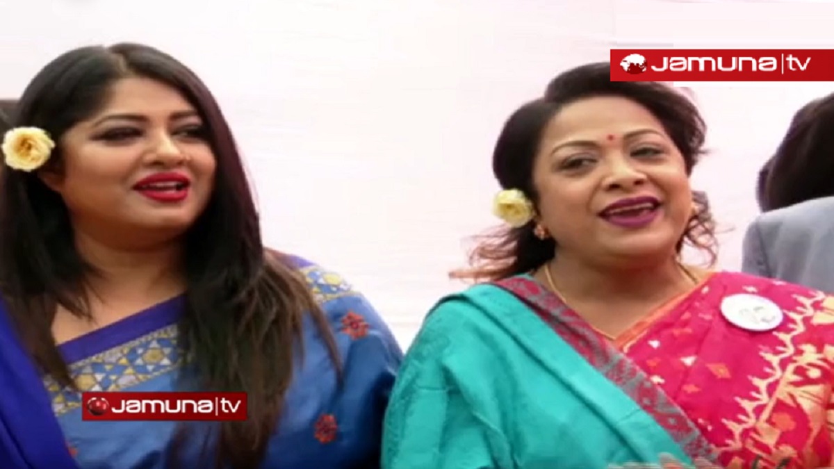 এফডিসিতে যে গান গাইছেন অরুণা ও মৌসুমি