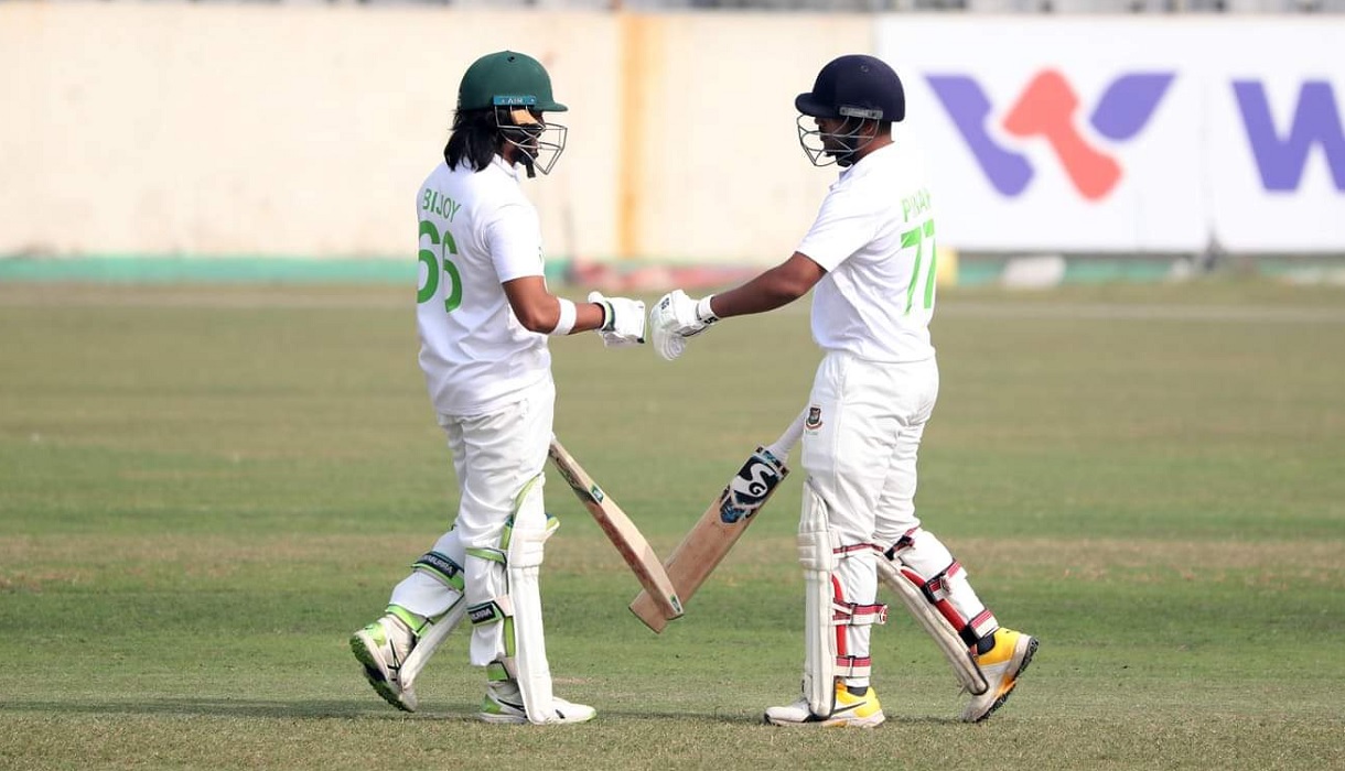 বিজয়-পিনাকের ব্যাটের পর মুরাদের ঘূর্ণি