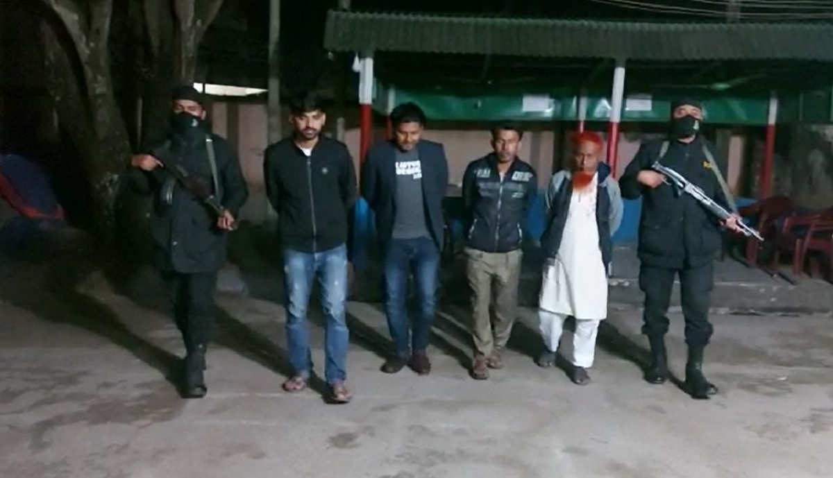 চাঁদপুরে পাসপোর্ট দালাল চক্রের ৪ সদস্য আটক