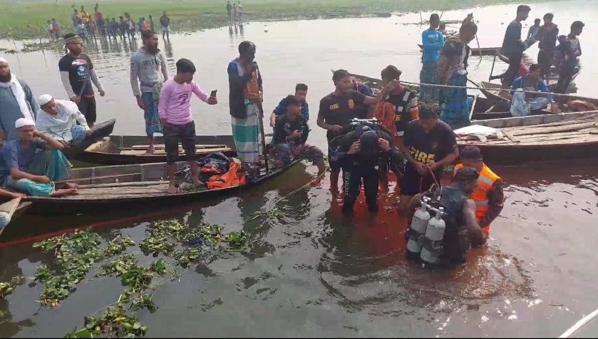 ডাকাতিয়া নদীতে বাল্কহেডের সাথে ট্রলারের সংঘর্ষ, ৫ মরদেহ উদ্ধার